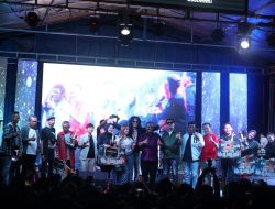 Bupati Karimun hadiri sekaligus menyerahkan hadiah juara lomba festival band Fest 2023.
