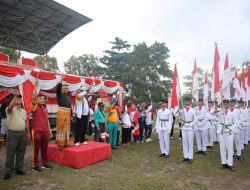Bupati Karimun Melepaskan Secara Resmi Pawai Karnaval Budaya di Tanjung Batu Kundur.